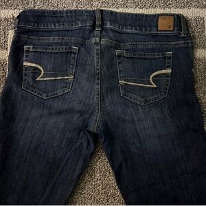 Women dark Blue Jeans with Embroidered Pockets